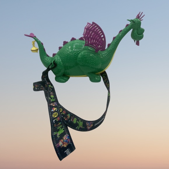 Disneyland Light-up Popcorn Bucket - Elliot the Dragon - Picture 4 of 5